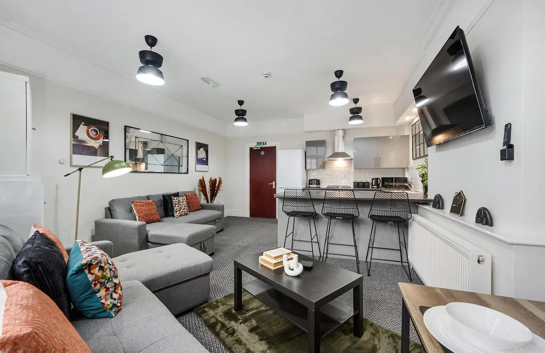 Anfield Cosy - Air Host & - Sleeps 14 Ливерпуль
