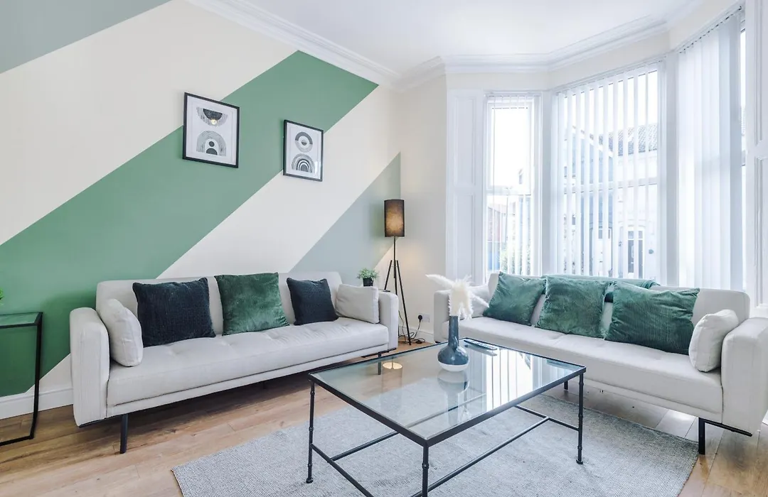 New! Stunning In By 53 Degrees Property, Ideal For Large Groups & Business, Sleeps 10!