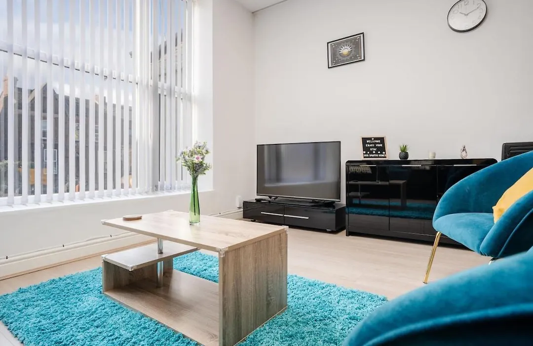 Modern 2-bed Flat, Sleeps 6 Apartment *