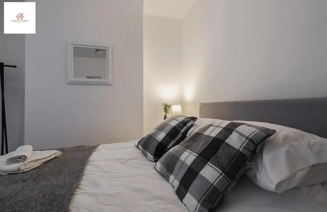 2 Bedroom House Liverpool- Large & Cosy- Sleeps 5 By Hinkley Homes Short Lets & Serviced