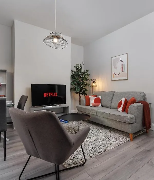 Host - Anfield Stadium Home, Cozy House For Family Hébergement de vacances *