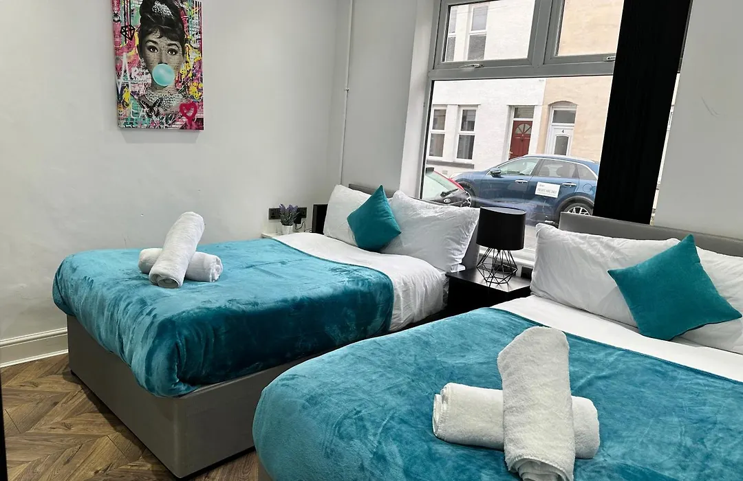 4 Bed 4 Bath House With Free Parking, 5 Mins To Lfc And 15 Mins To Centre * Liverpool