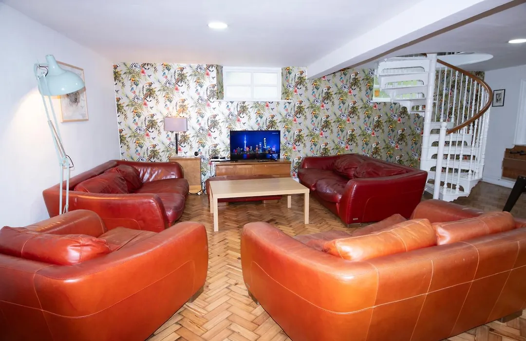 Ferienhaus Spacious House Centre L1, Sleeps 16 Liverpool