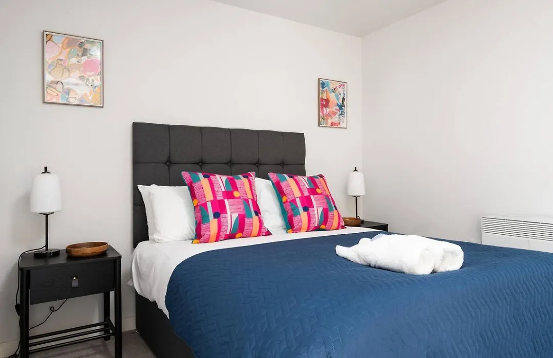 Pass The Keys 38 Lydia - Chavasse 1 Bed Julliet Balcony Ливерпуль