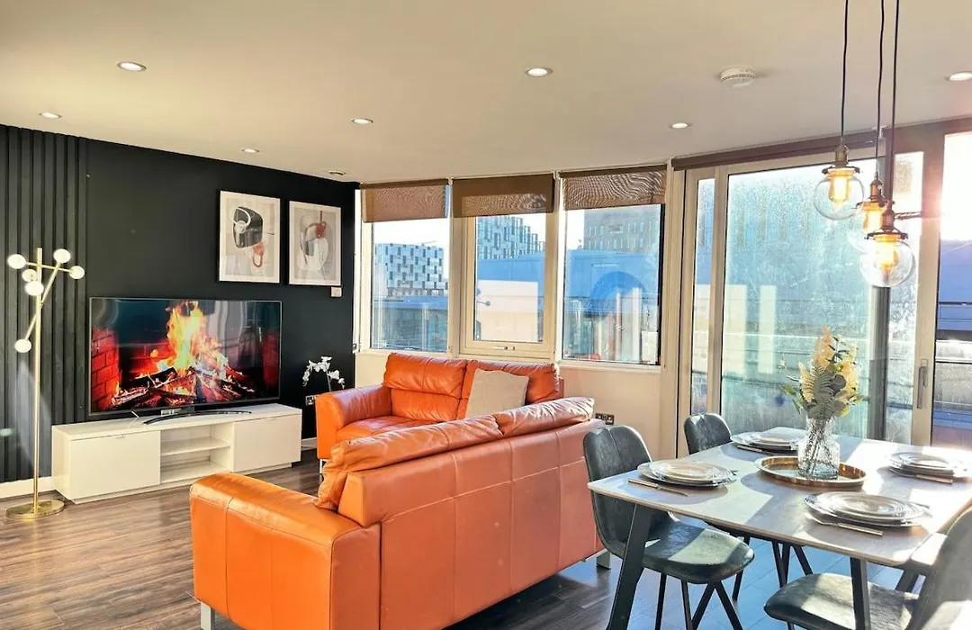 Balcony 60 Inch Tv Penthouse Centre With Views Ливерпуль